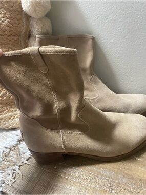Ugg Women's Tan Suede Mid-Calf Boots size 9